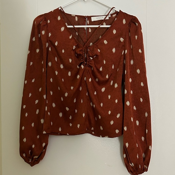 ASTR the Label Rust Blouse Keyhole Top Puff Sleeve Design Pattern Date Night‎ - Picture 3 of 7